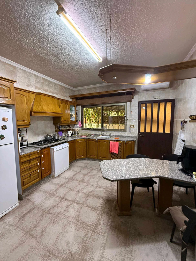 فيلا/منزل في الزرقاء الجديده ، قرب صيدلية كريبتون - 120,000 دأ - صورة 1