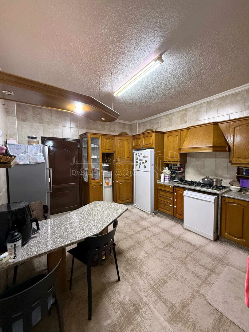 فيلا/منزل في الزرقاء الجديده ، قرب صيدلية كريبتون - 120,000 دأ - صورة 1