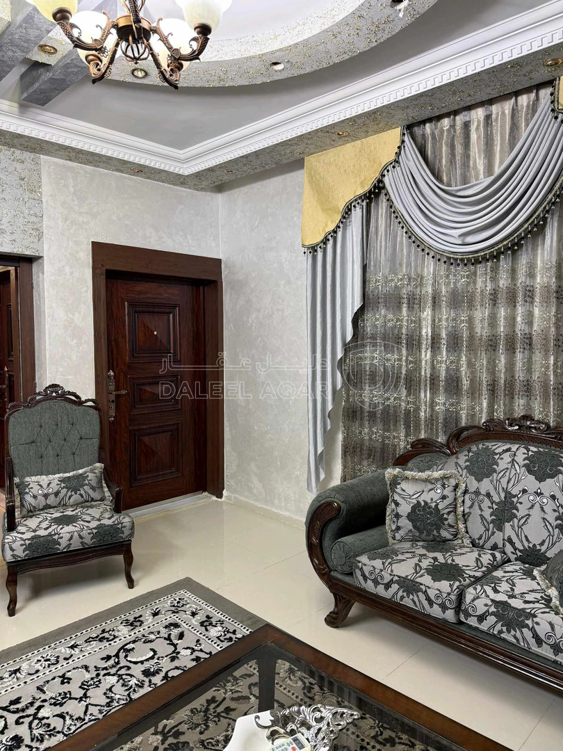 فيلا/منزل في الزرقاء الجديده ، قرب صيدلية كريبتون - 120,000 دأ - صورة 1