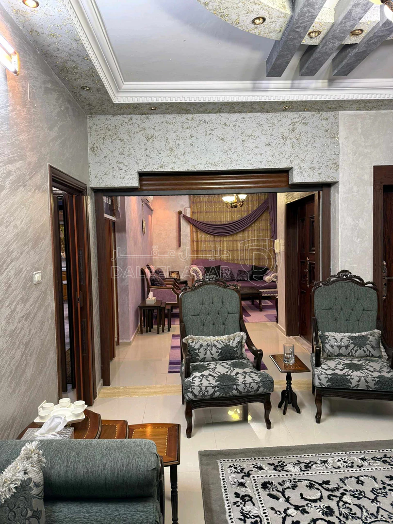 فيلا/منزل في الزرقاء الجديده ، قرب صيدلية كريبتون - 120,000 دأ - صورة 1