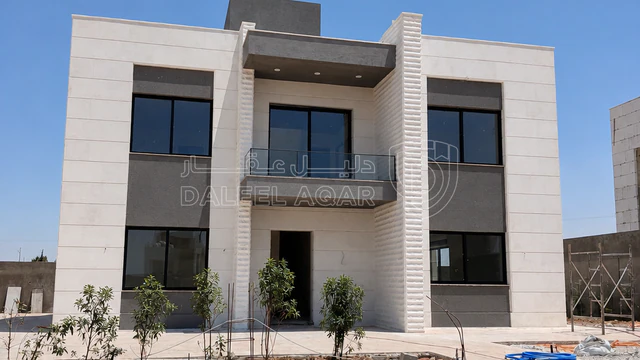 فيلا/منزل في مأدبا - حدب حوارة الوسطى - 185,000 دأ - صورة 1