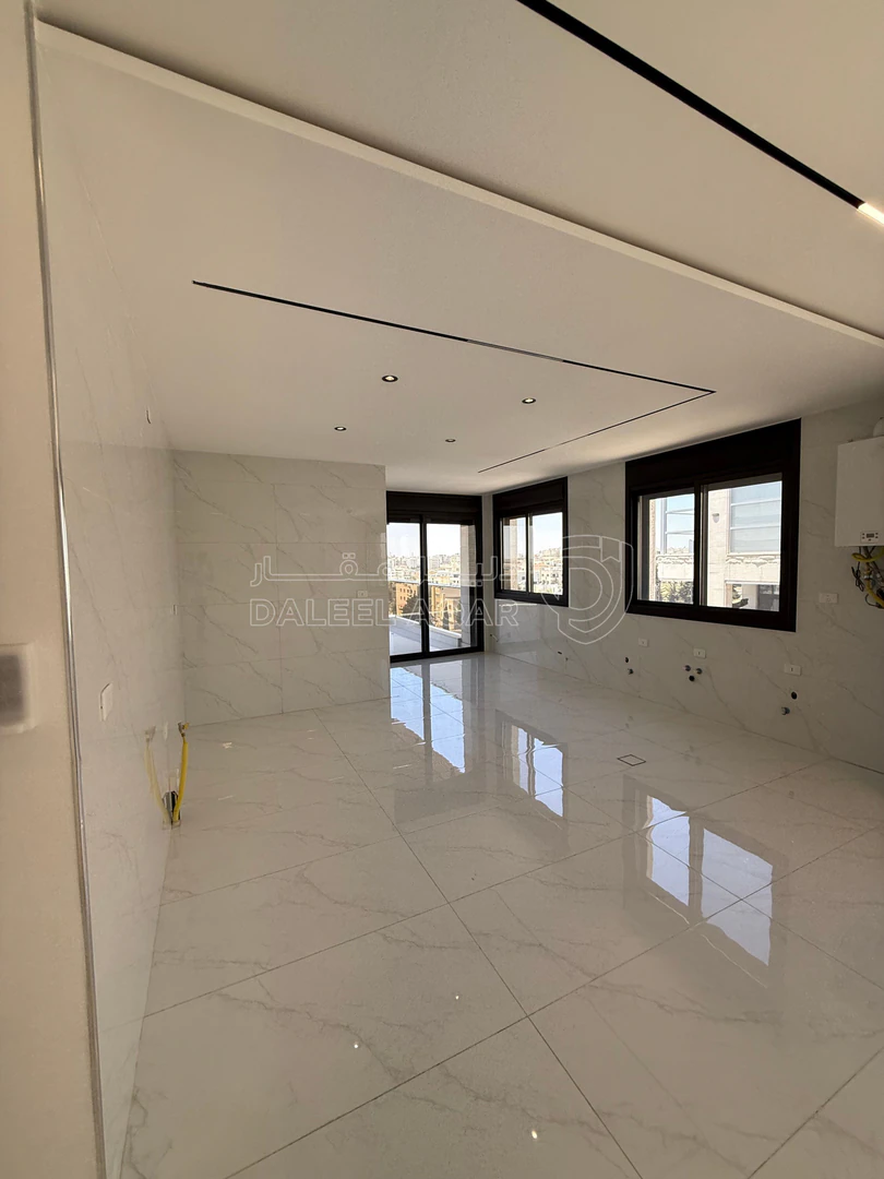 شقة في شارع المطار-الخدمات - 170,000 دأ - صورة 1