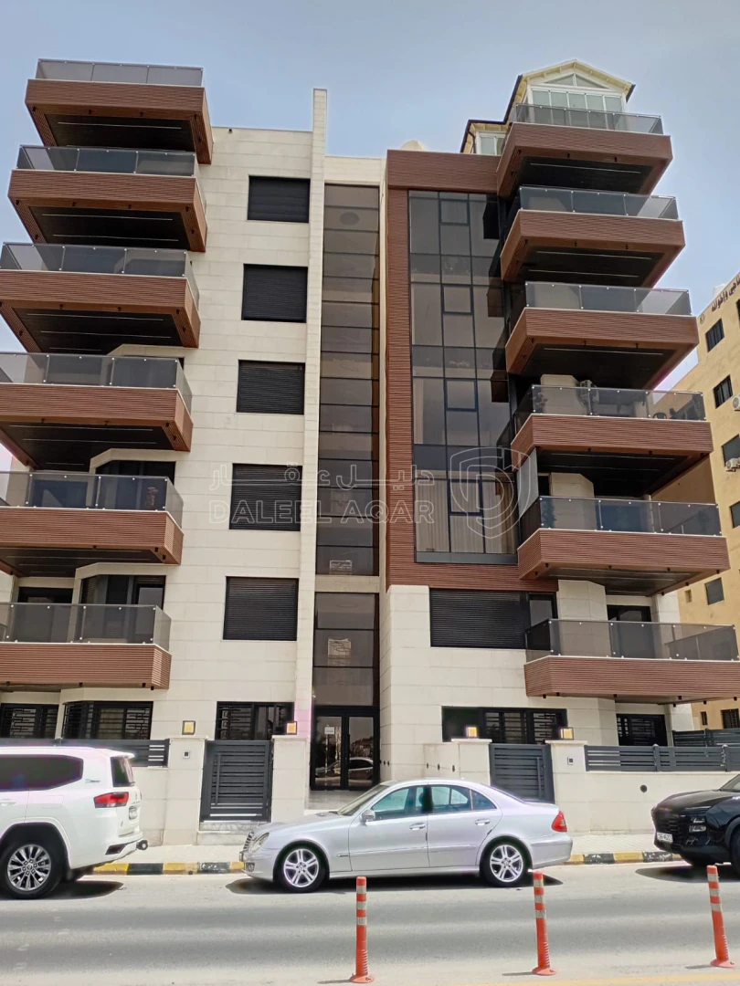 شقة في شارع المطار-الخدمات - 170,000 دأ - صورة 1