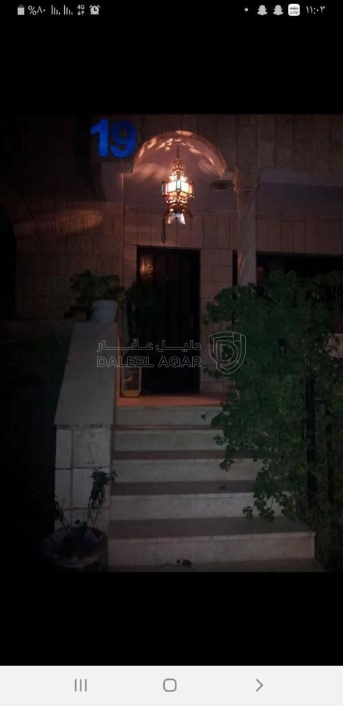 فيلا/منزل في الزرقاء حي الامير محمد بالقرب من مسجد عقبة بن عامر - 120,000 دأ - صورة 1