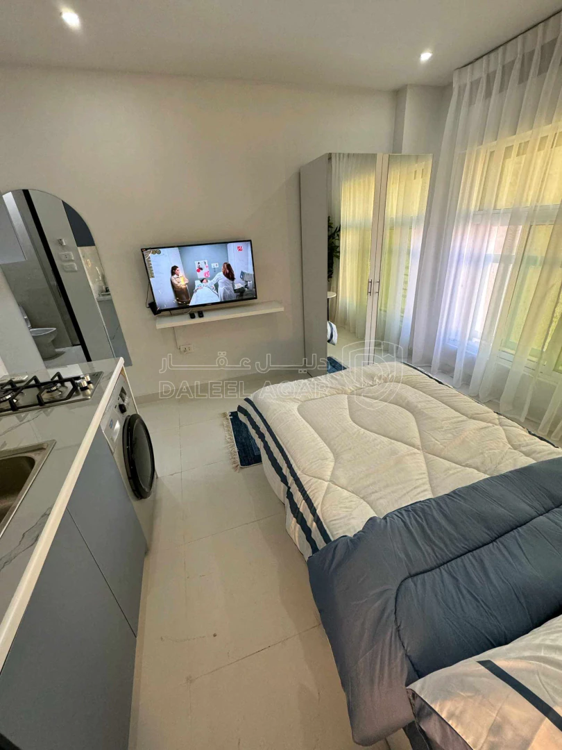 شقة في استوديو مميز للبيع يوجد بالمجمع خدمات مميزة و كراج - 40,000 دأ - صورة 1
