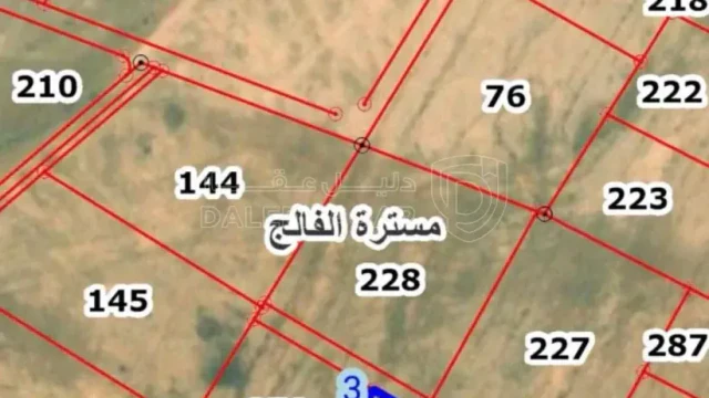 أرض - ارض للبيع مسترة الفالج على شارعين  - 22000 دأ