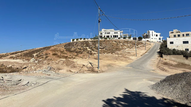 أرض في آخر فرصة للتملك في مشروع أراضي سكنية على أجمل تلال - 225,000 دأ - صورة NaN