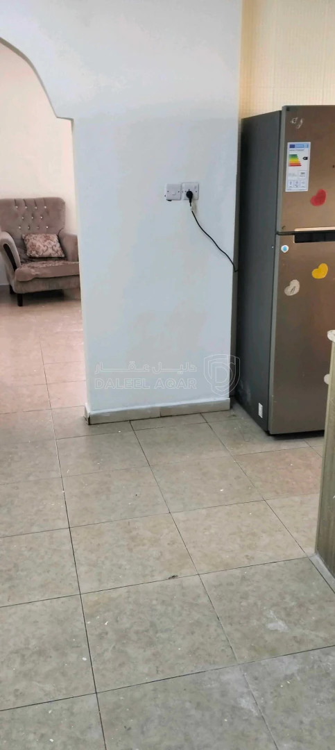شقة في العقبة العاشرة الغربي مقابل السوق وارض خدمات - 29,000 دأ - صورة 1