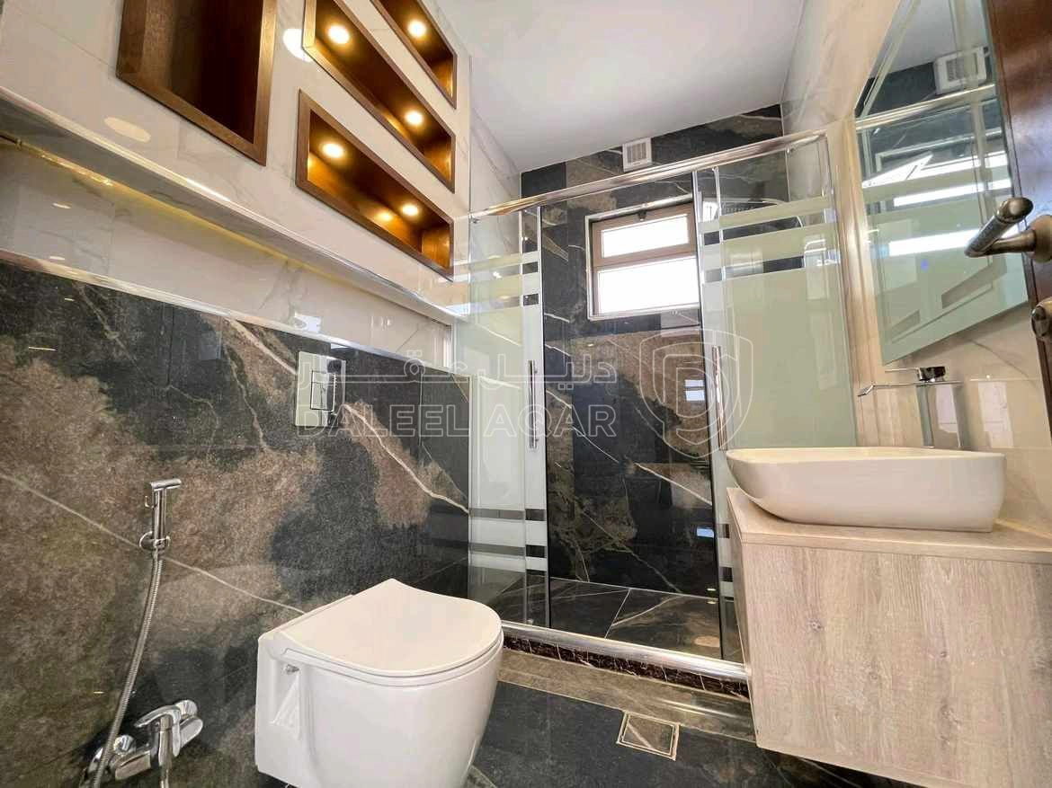 شقة في ام السماق- شارع عبدالله الداود - بناية 35 - 380,000 دأ - صورة 1