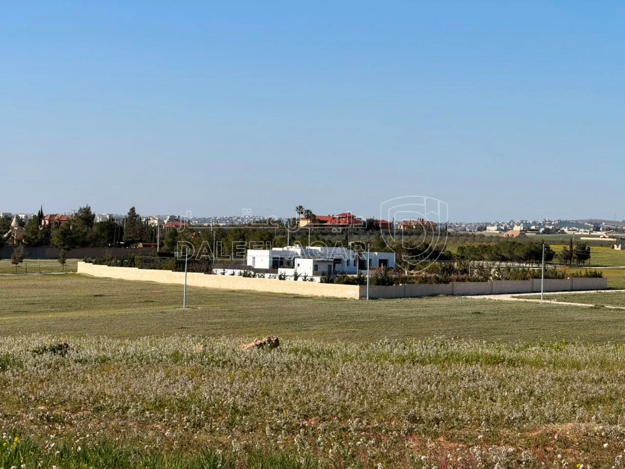 أرض في شارع الاربعين - طريق المطار - 36,000 دأ - صورة 1
