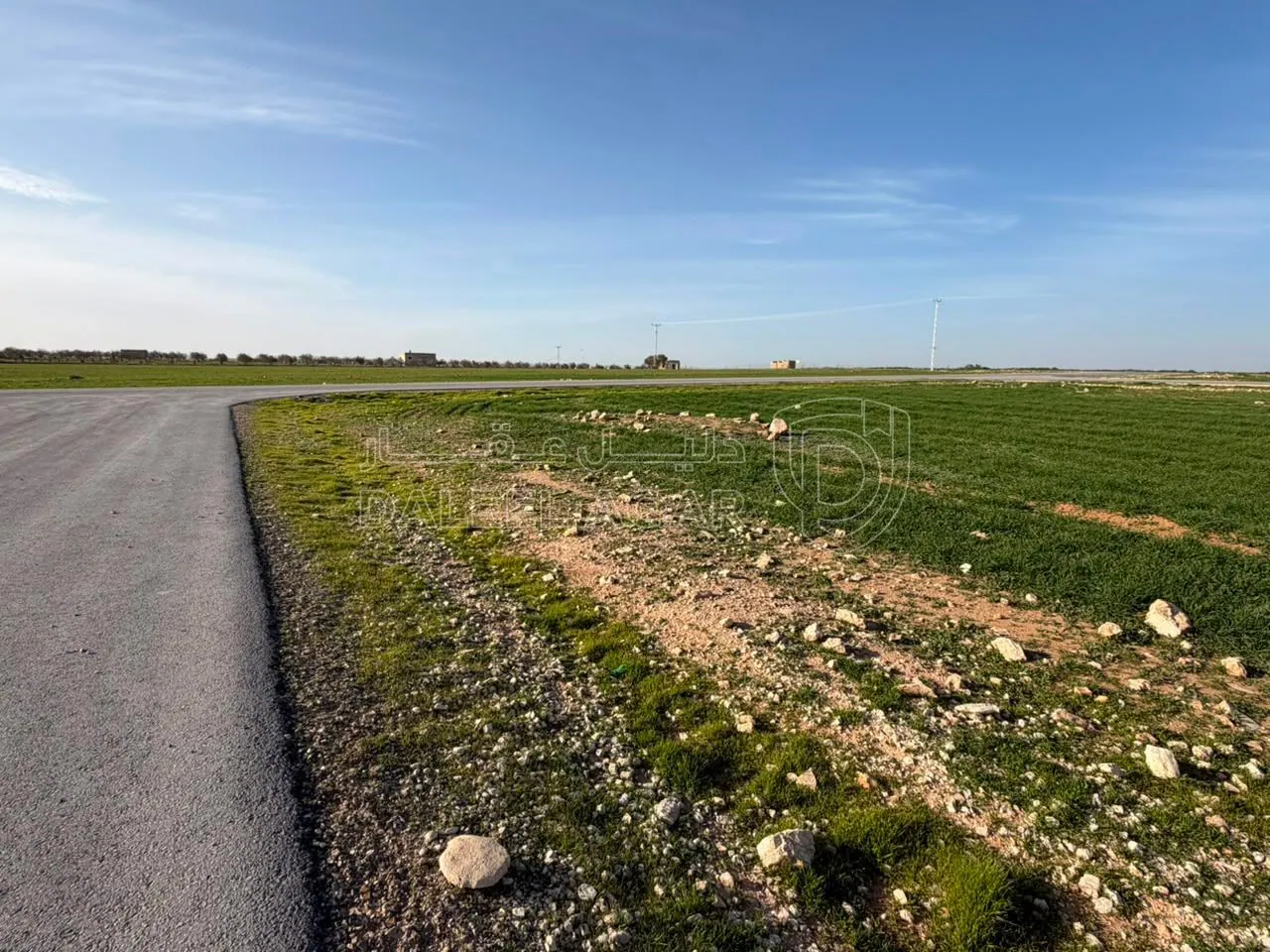 أرض في شارع الاربعين - طريق المطار - 36,000 دأ - صورة 1