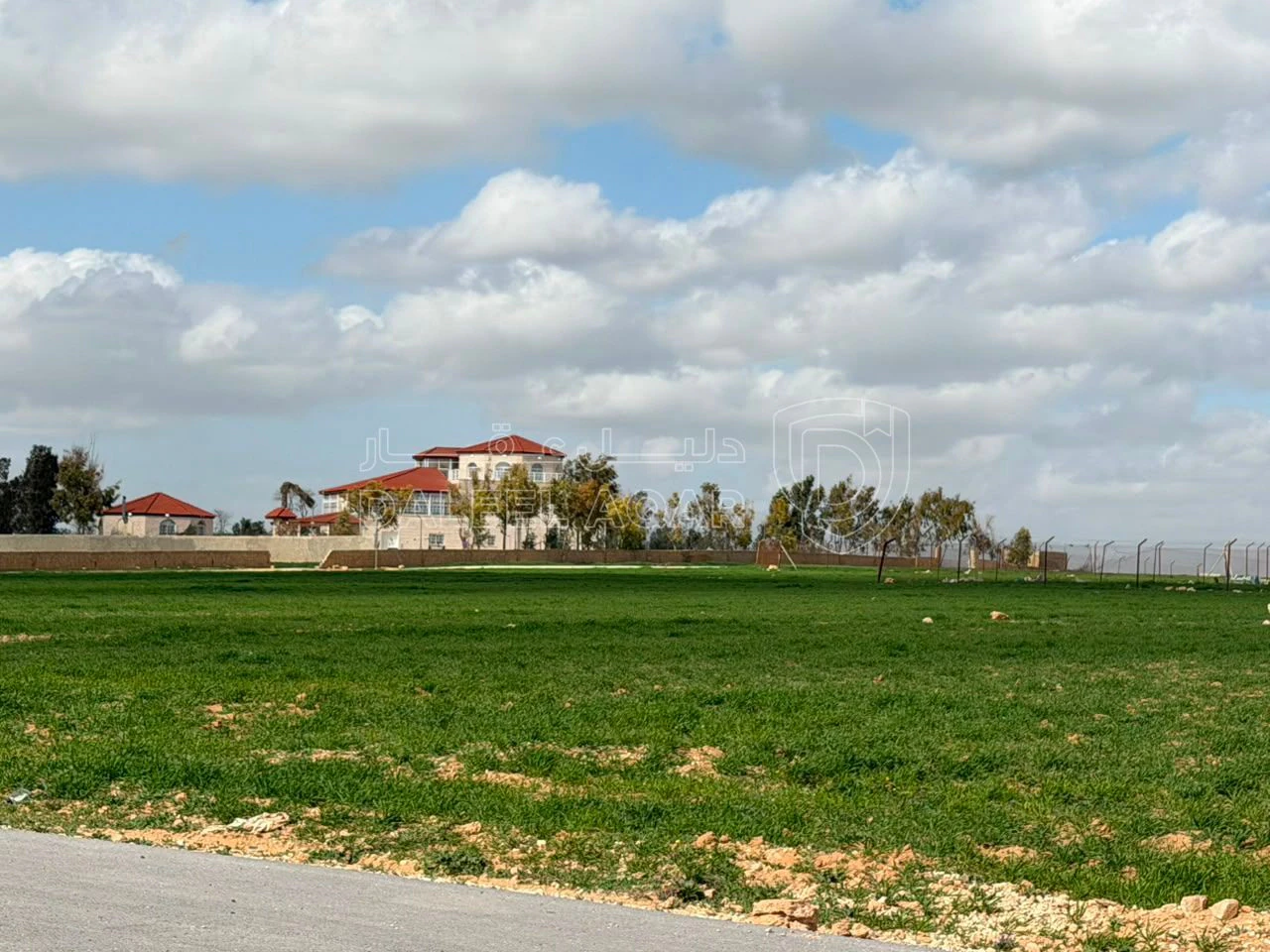 أرض في شارع الاربعين - طريق المطار - 36,000 دأ - صورة 1