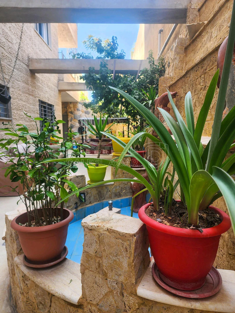 شقة في عمان | طريق المطار | بجانب جامعة البتراء - 119,000 دأ - صورة 1