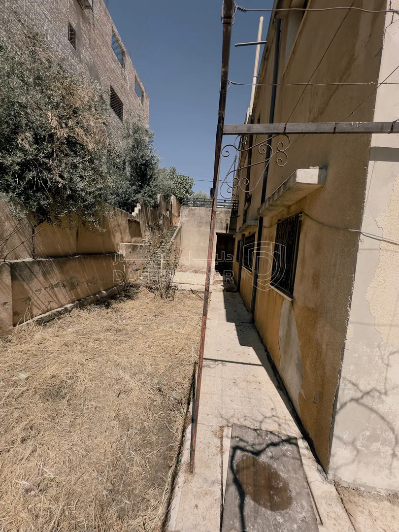 فيلا/منزل في الجويدة خلف الجمرك القديم - 120,000 دأ - صورة 1