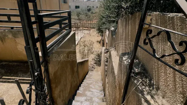 فيلا/منزل - الجويدة خلف الجمرك القديم - 120000 دأ