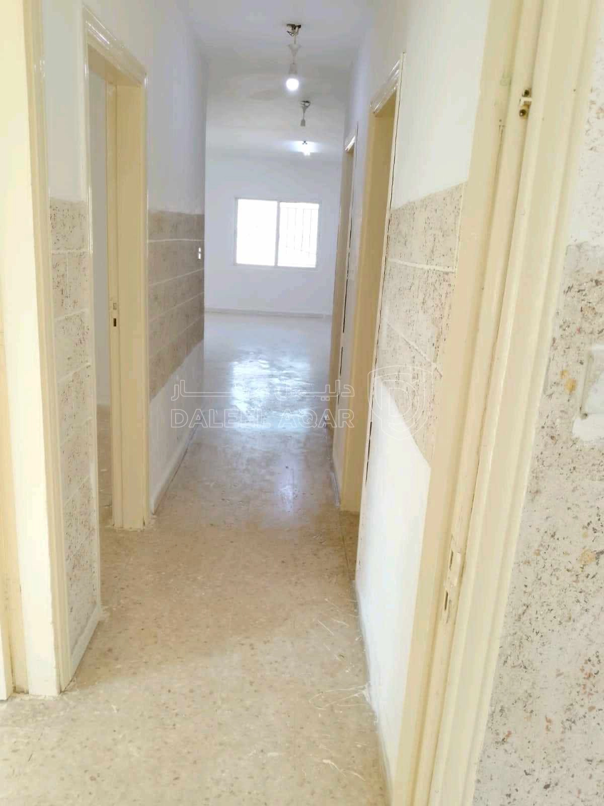 شقة في ماركا الشماليه قرب قرية خالد  - 24,000 دأ - صورة 1