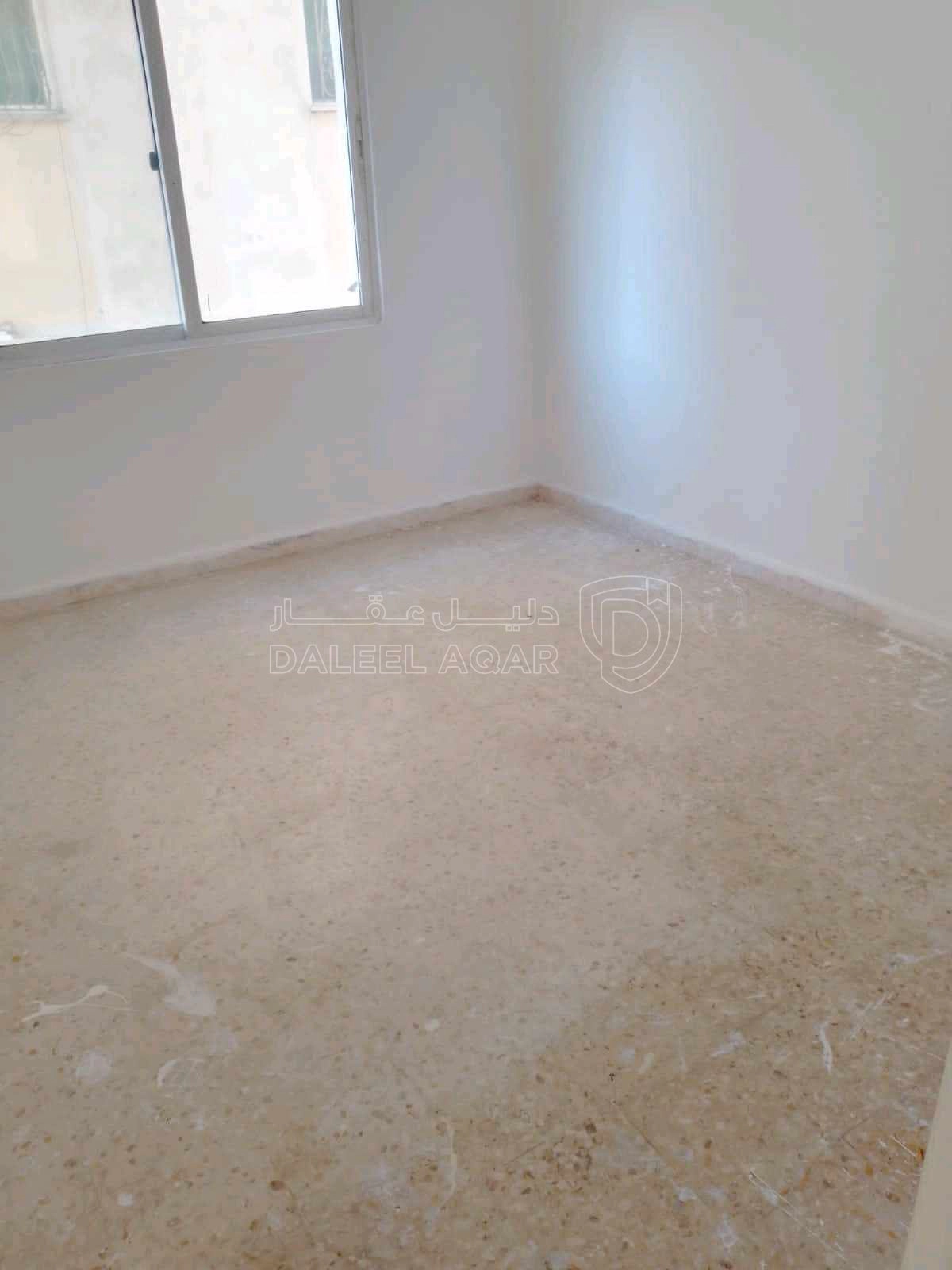 شقة في ماركا الشماليه قرب قرية خالد  - 24,000 دأ - صورة 1