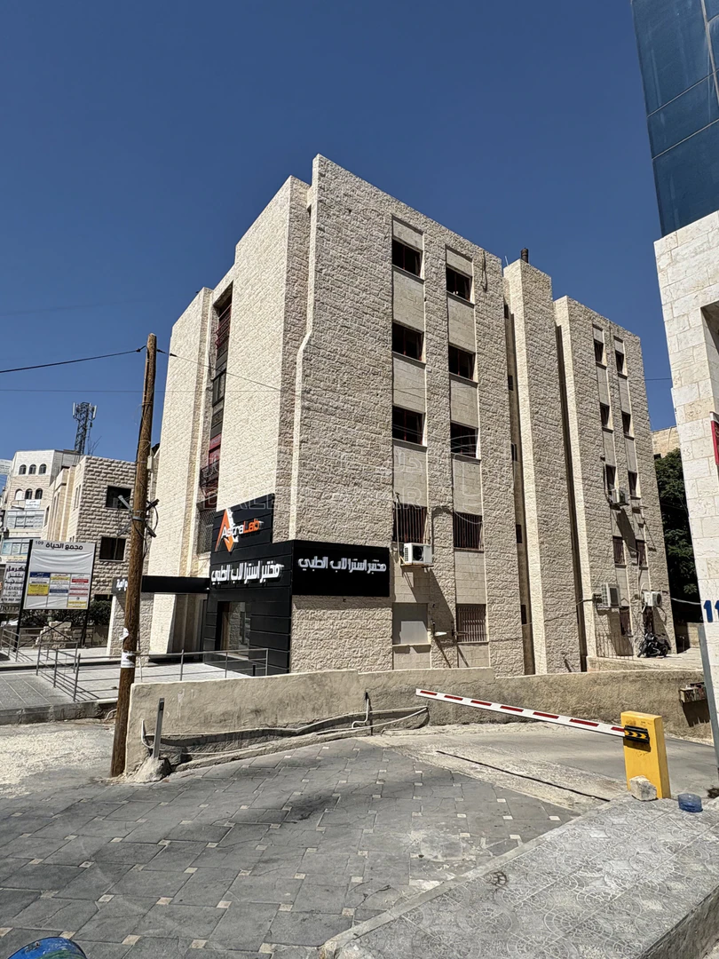 مكتب/تجاري في مكتب تجاري عماره مجمع الحياه دوار الداخلية  - 44,000 دأ - صورة 1