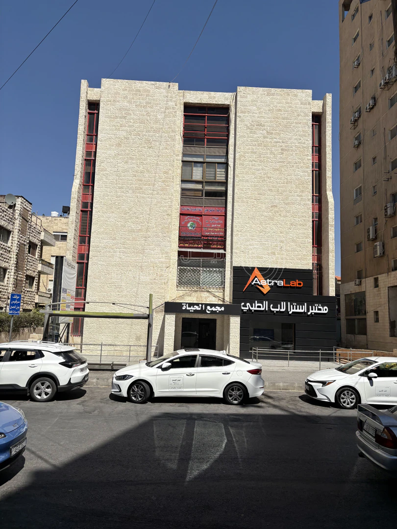 مكتب/تجاري في مكتب تجاري عماره مجمع الحياه دوار الداخلية  - 44,000 دأ - صورة 1