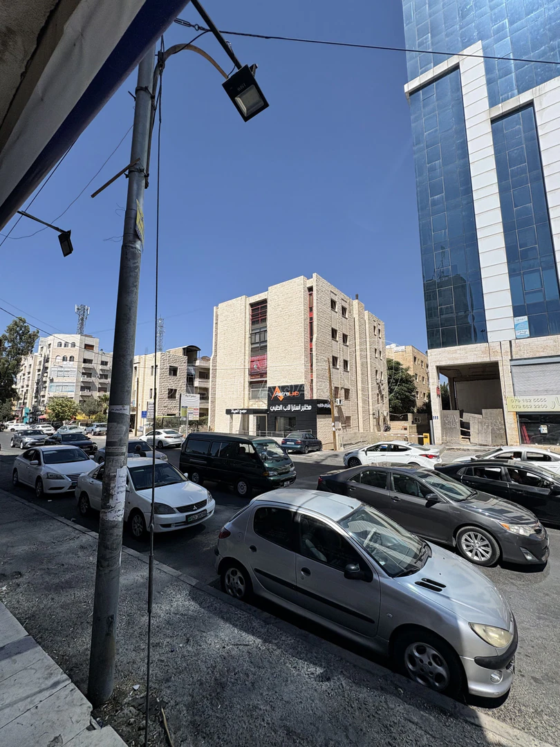 مكتب/تجاري في مكتب تجاري عماره مجمع الحياه دوار الداخلية  - 44,000 دأ - صورة 1