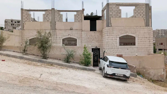 فيلا/منزل - الزرقاء خلف مستشفى فيصل 2 كم - 85000 دأ