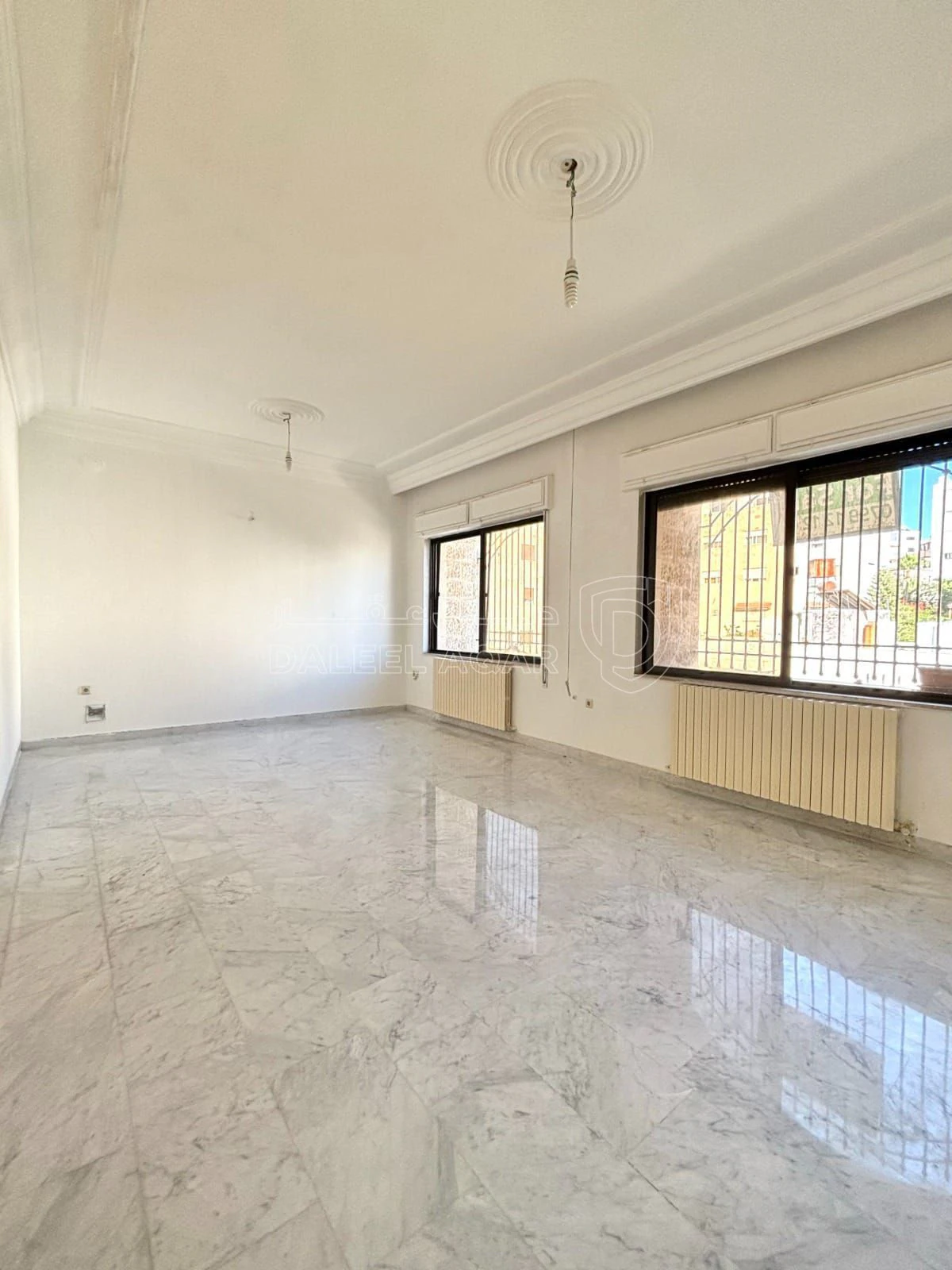 شقة في ام اذينة شارع طريف - 210,000 دأ - صورة 3