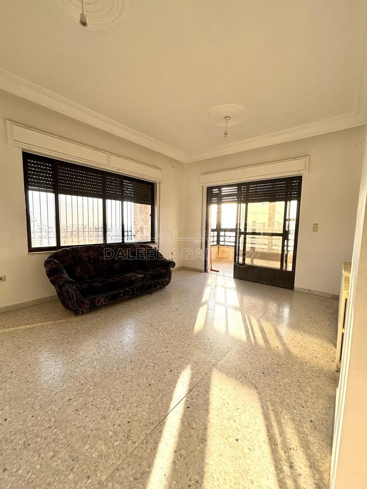 شقة في ام اذينة شارع طريف - 210,000 دأ - صورة 5