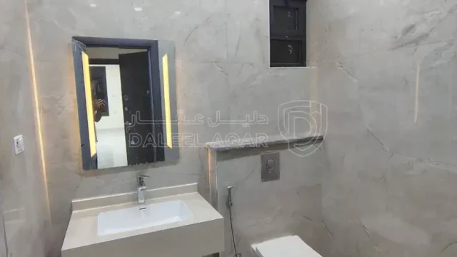 شقة - اربد شارع البتراء خلف اربد مول جراند - 77000 دأ