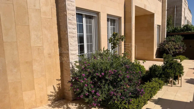 فيلا/منزل في فيلا مستقلة - نادي الجواد - 350,000 دأ - صورة 1