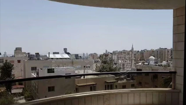 شقة في شقة طابقيه فخمه مساحة ٣٥٠ م٢  مقابل جريدة الراي ضا - 160,000 دأ - صورة NaN