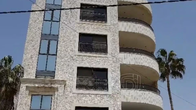 شقة في شقة طابقيه فخمه مساحة ٣٥٠ م٢  مقابل جريدة الراي ضا - 160,000 دأ - صورة NaN