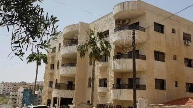 شقة في شقة طابقيه فخمه مساحة ٣٥٠ م٢  مقابل جريدة الراي ضا - 160,000 دأ - صورة NaN