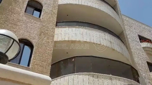شقة في شقة طابقيه فخمه مساحة ٣٥٠ م٢  مقابل جريدة الراي ضا - 160,000 دأ - صورة NaN