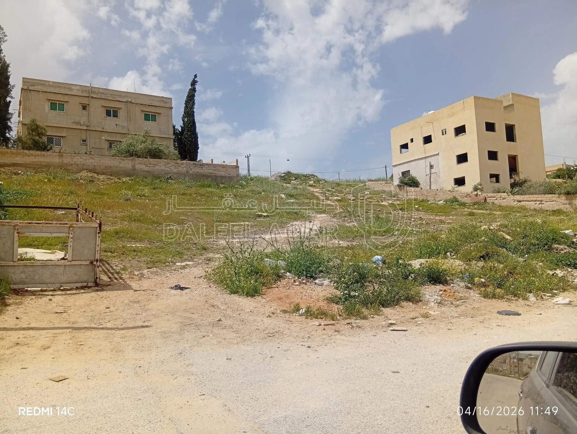أرض في طريق بيرين الزرقاء - جريبا ، حي نصار  - 25,000 دأ - صورة 1