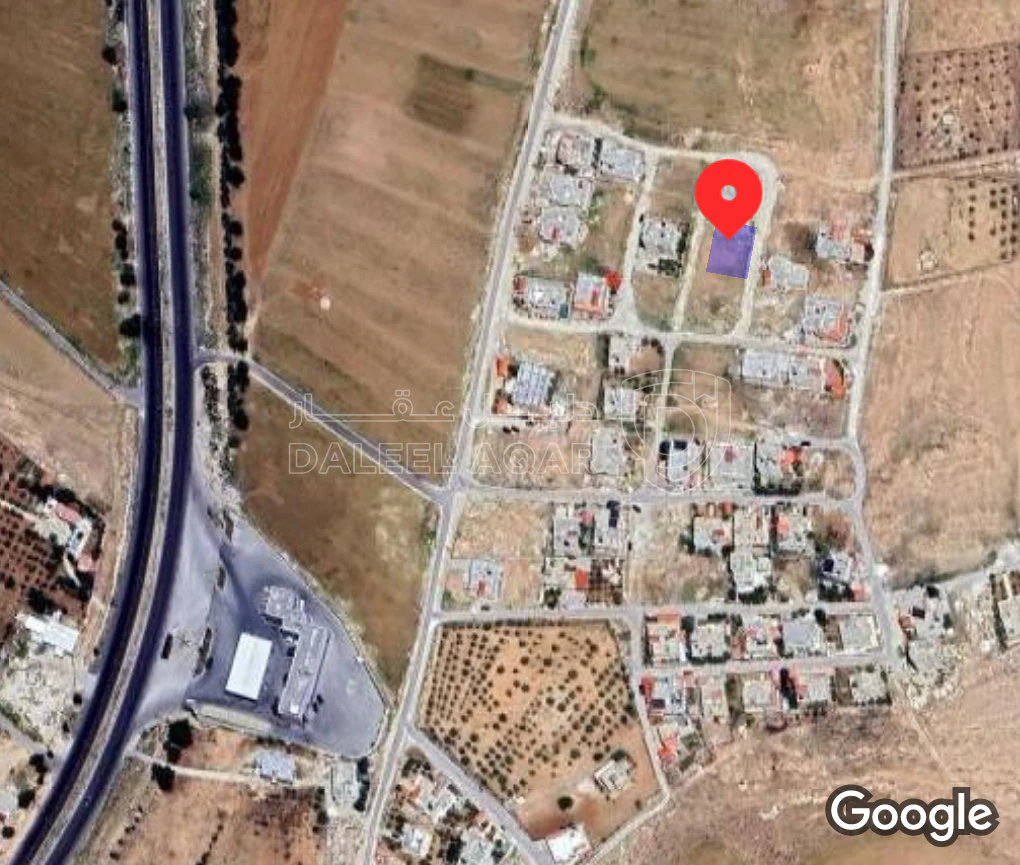 أرض في الكرك ما بين المشيرفة و مدين و خلف كازية المناصير  - 23,000 دأ - صورة 1