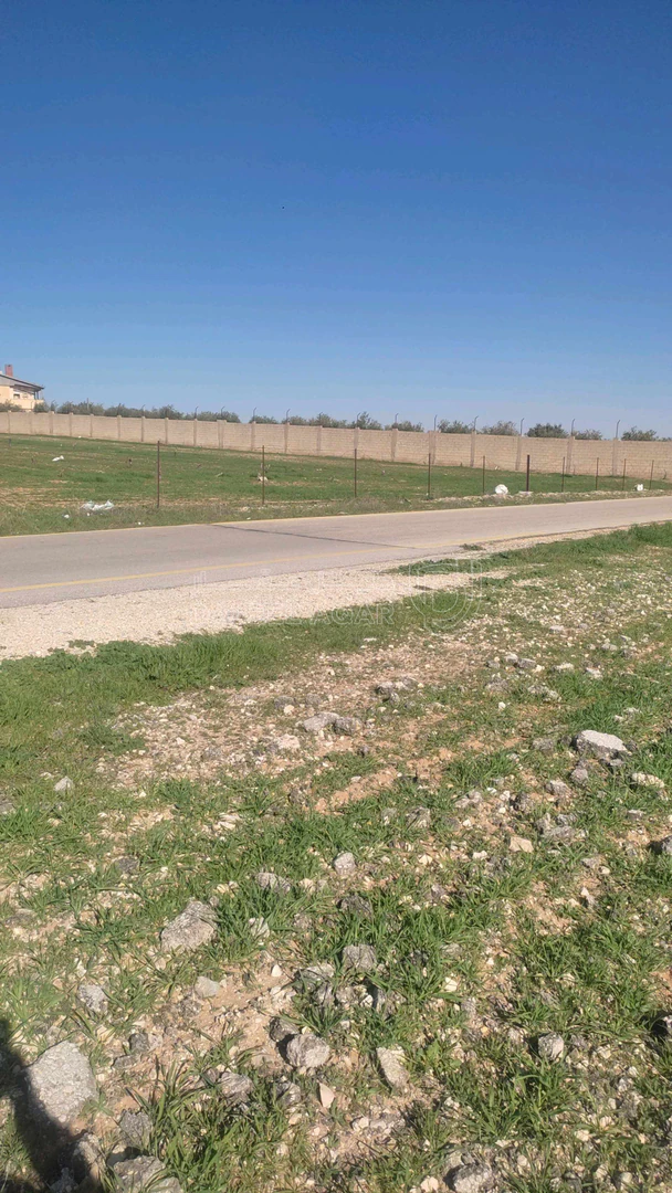 أرض في حواره التل الاخضر جنوب عمان  - 300,000 دأ - صورة 1