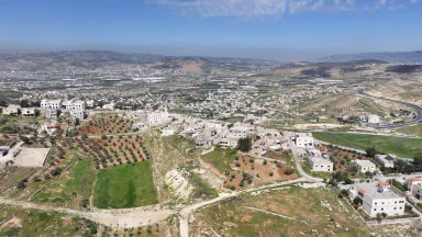 أرض في أرض مميزة في أم رمانة – شارع الاردن - 60,000 دأ - صورة NaN