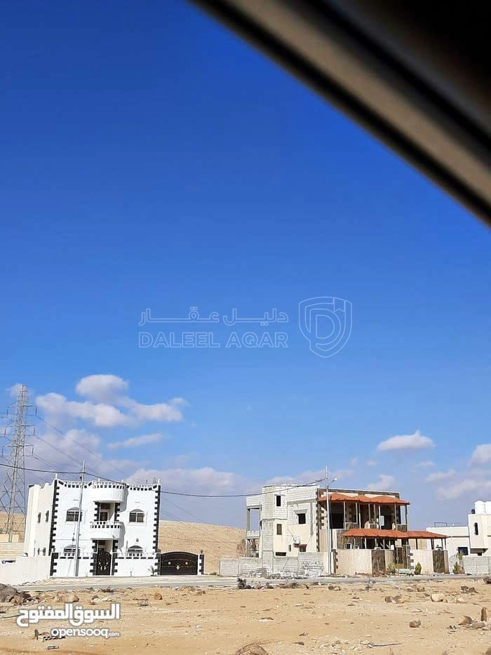 أرض في الهاشمية الزرقاء الاسكان حارة. العوايد - 18,000 دأ - صورة 1
