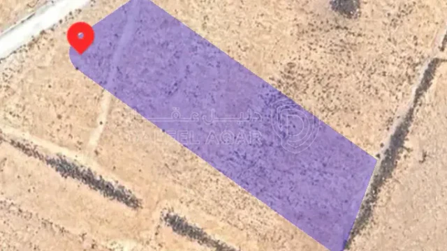 أرض في المفرق الصالحيه مقابل مبنى البلديه شمال طريق الدول - 8,500 دأ - صورة 1