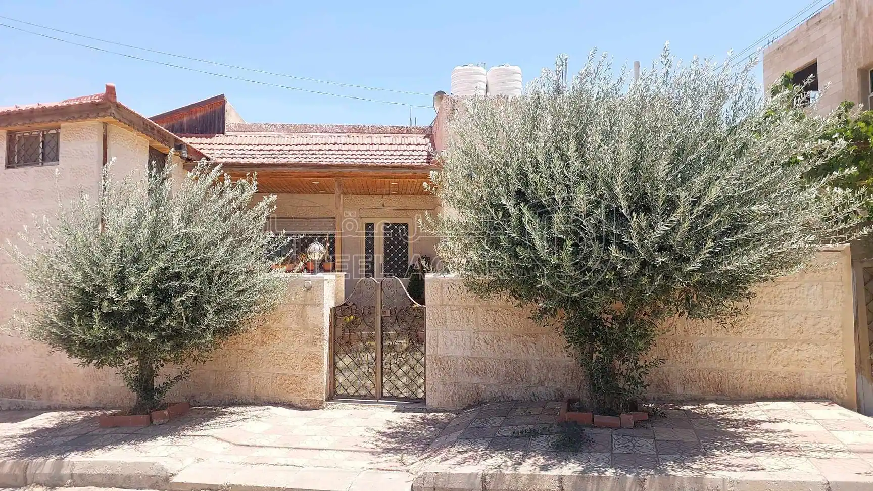 فيلا/منزل في عمارة للبيع /منزل مستقل - 155,000 دأ - صورة 1