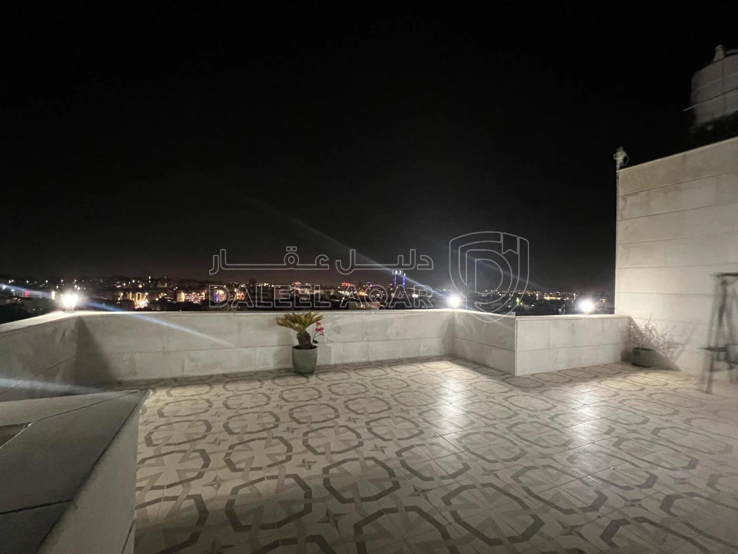 شقة في بقرب مطعم ورد - 215,000 دأ - صورة 1