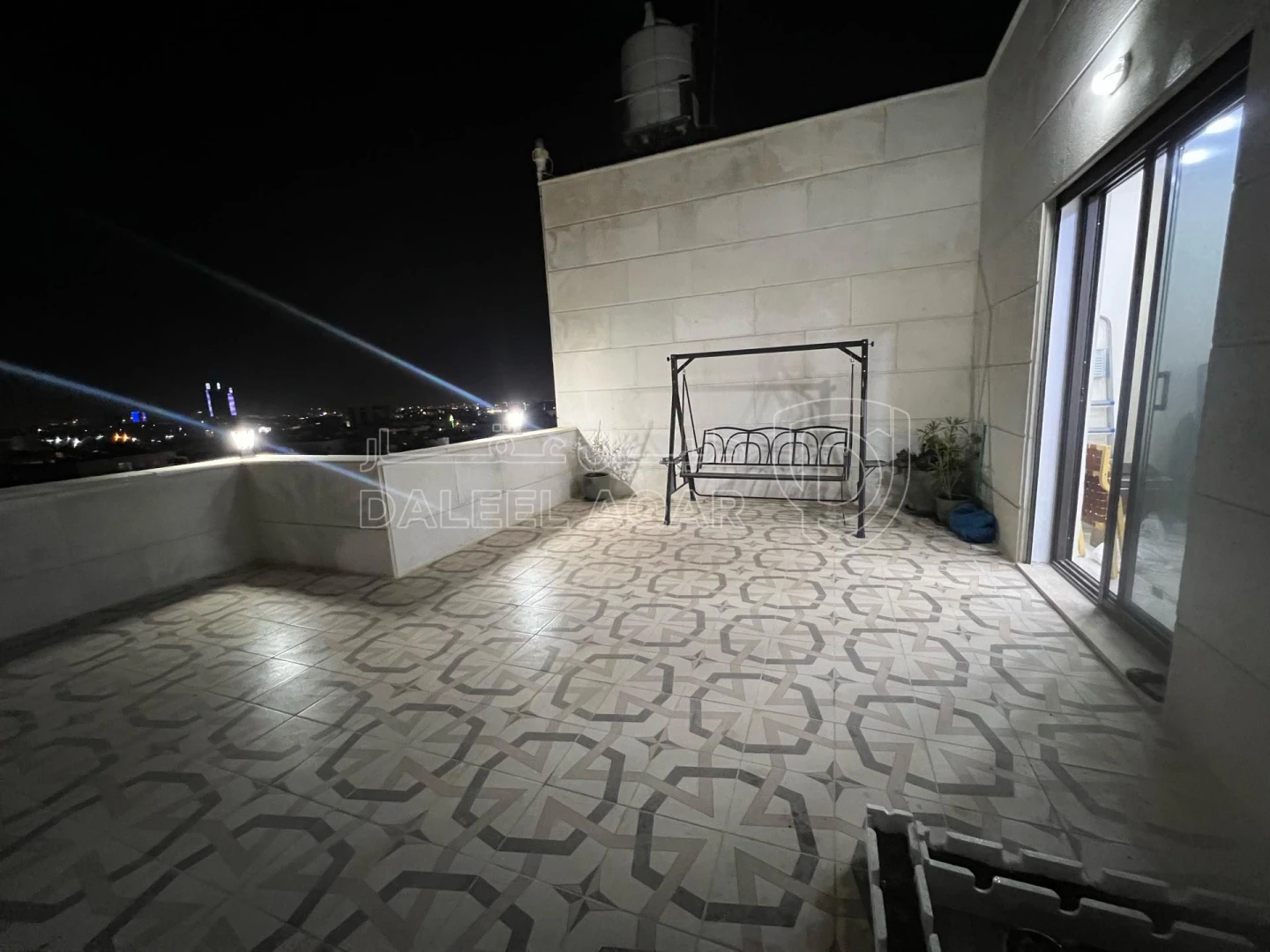 شقة في بقرب مطعم ورد - 215,000 دأ - صورة 1