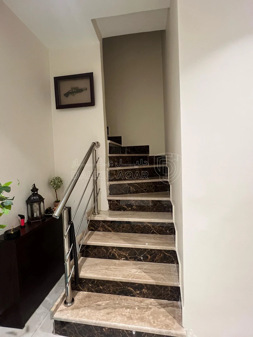 شقة في بقرب مطعم ورد - 215,000 دأ - صورة 1