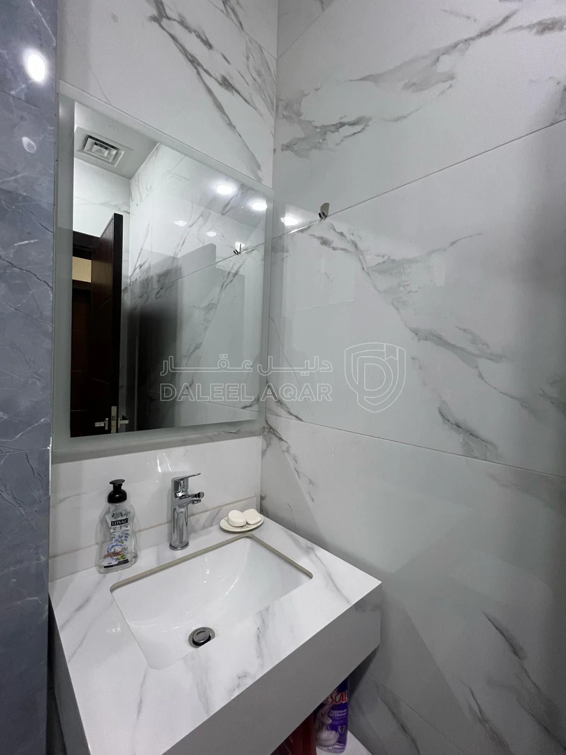 شقة في بقرب مطعم ورد - 215,000 دأ - صورة 1