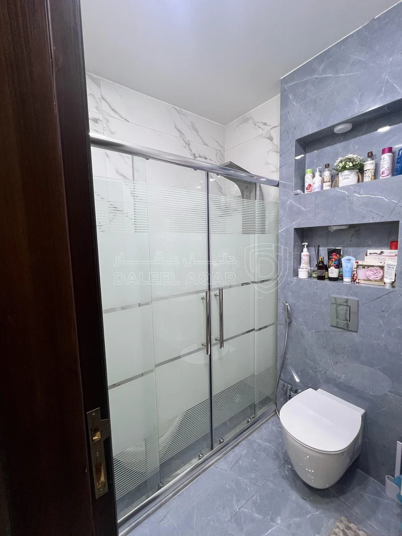 شقة في بقرب مطعم ورد - 215,000 دأ - صورة 1