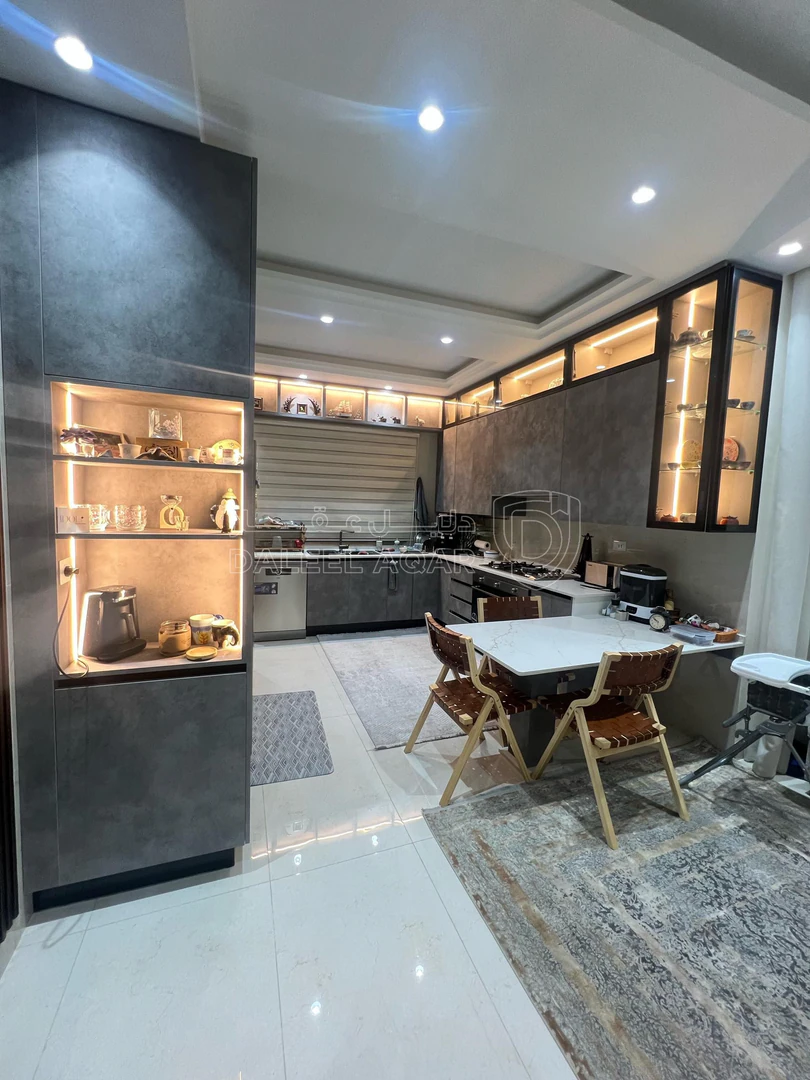 شقة في بقرب مطعم ورد - 215,000 دأ - صورة 1