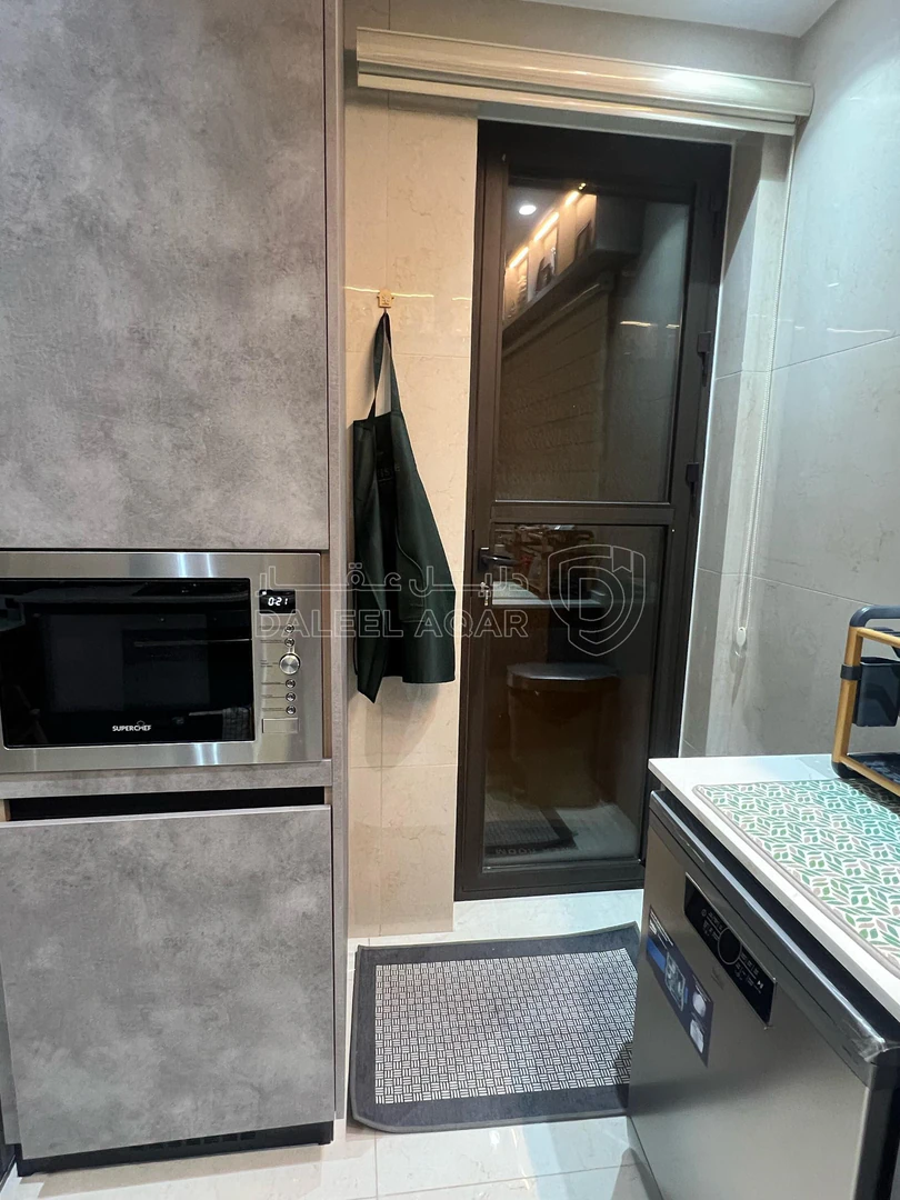 شقة في بقرب مطعم ورد - 215,000 دأ - صورة 1