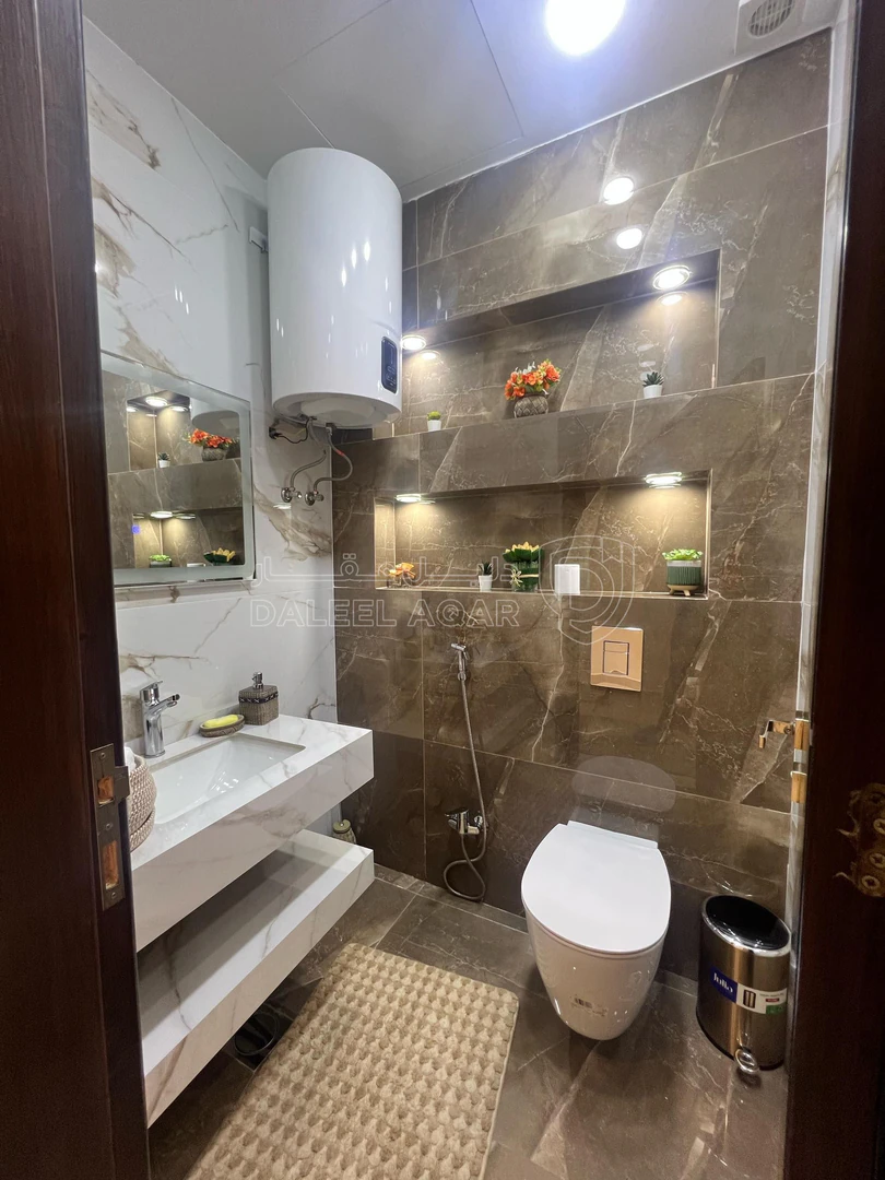 شقة في بقرب مطعم ورد - 215,000 دأ - صورة 1