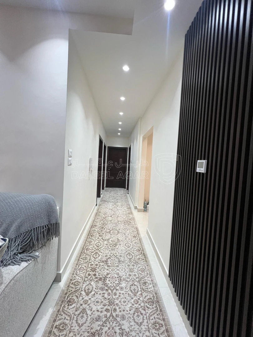 شقة في بقرب مطعم ورد - 215,000 دأ - صورة 1