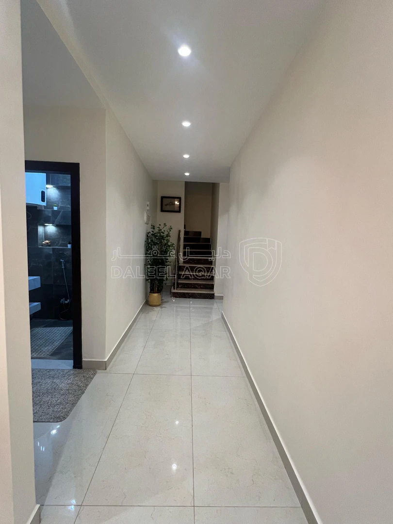 شقة في بقرب مطعم ورد - 215,000 دأ - صورة 1